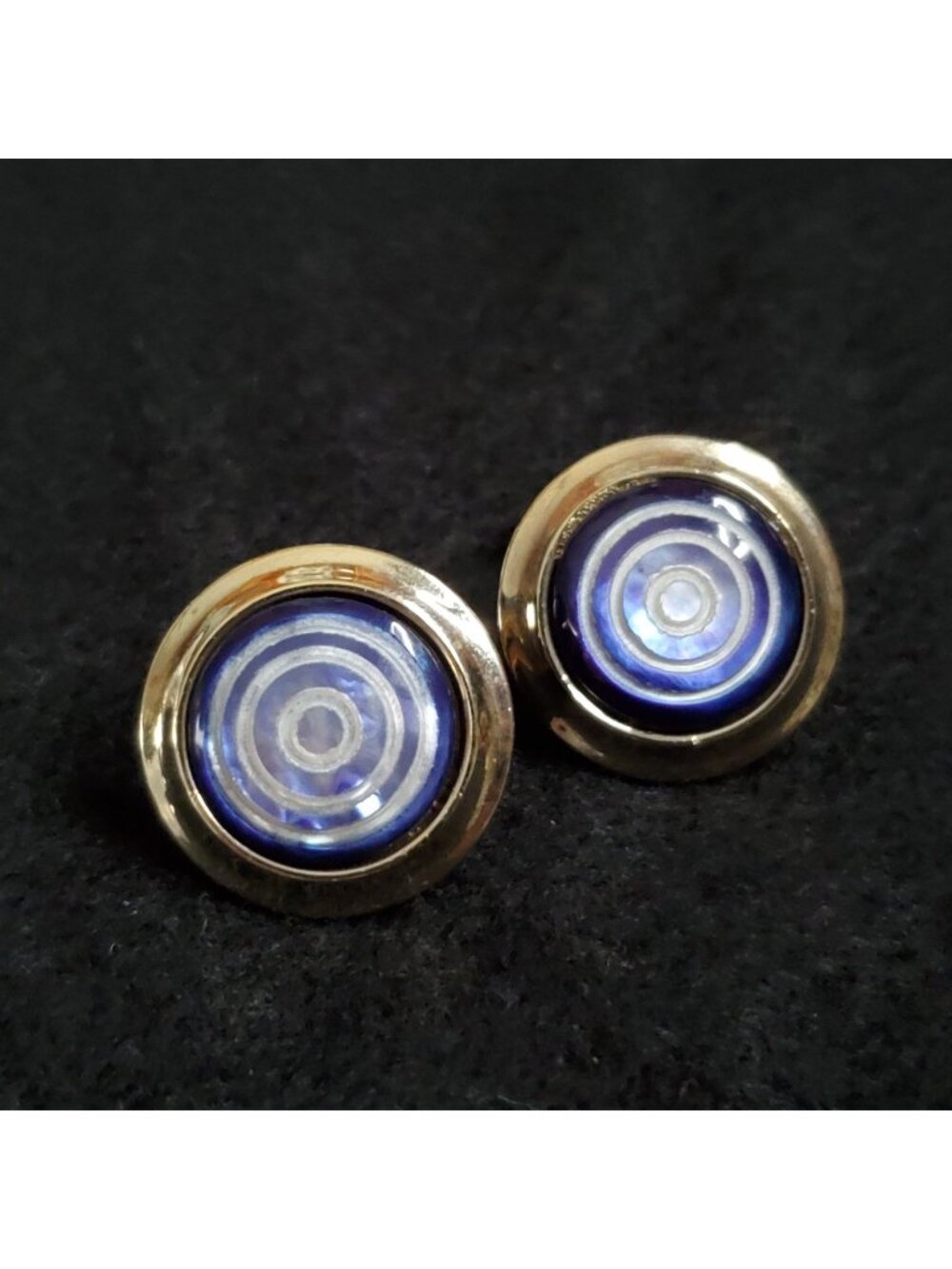 Vintage Mother Of Pearl Cufflinks Dyed Blue Carved Bullseye Gold Tone 7/8"